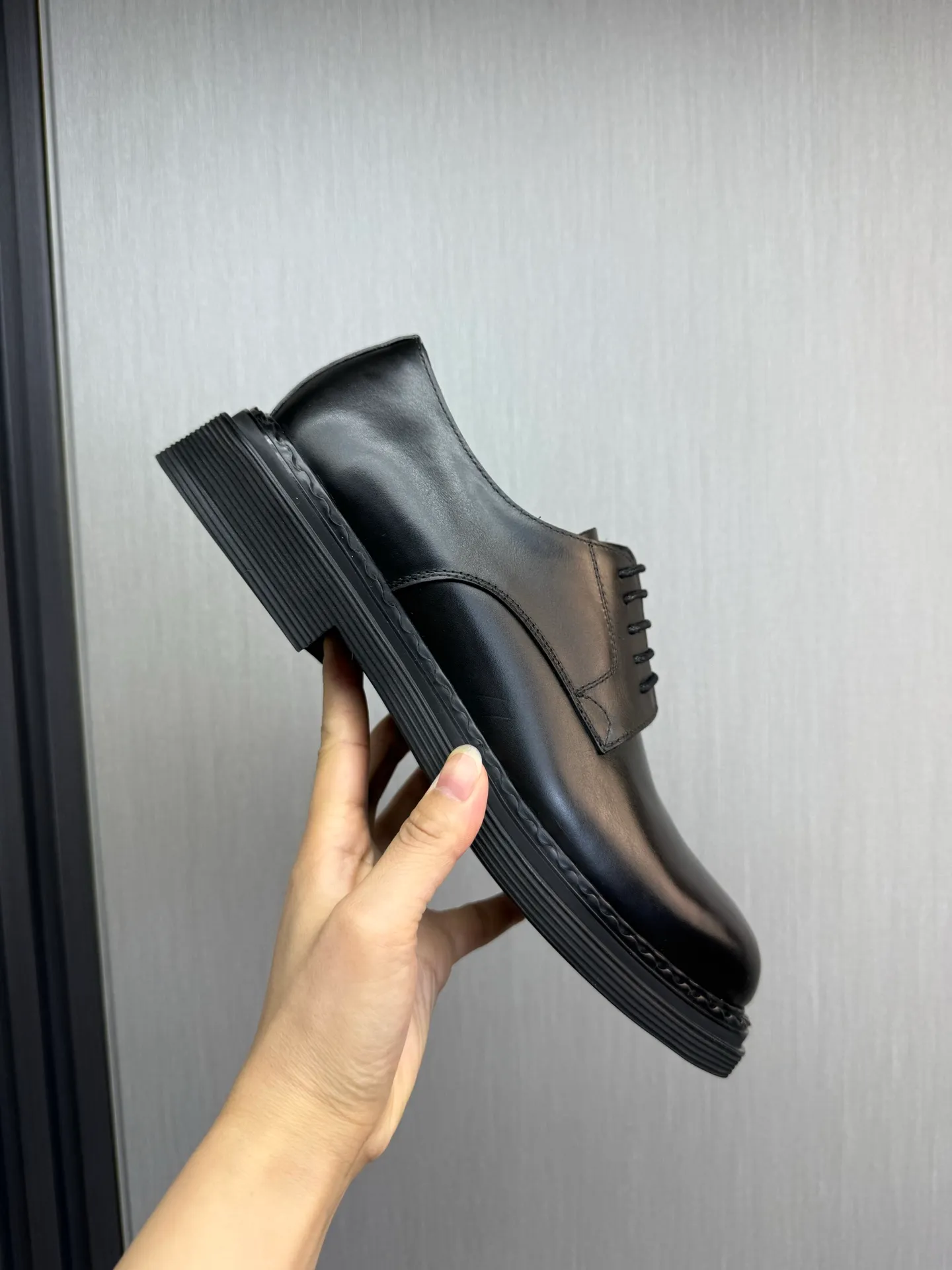 Men's shoes 💰900💰 DG. Men's casual lace-up leather shoes, the latest hot style 🔥 1:1 original purchase quality, top quality goods ⬆️The upper is imported open-edge beaded cowhide, cowhide, and cow suede. The hand-made three-dimensional stitching highlights the round toe design. The inner foot pads are all imported cowhide, with the original wear-resistant foam outsole, matching code 39-44, (38, 45 custom-made, non-returnable)